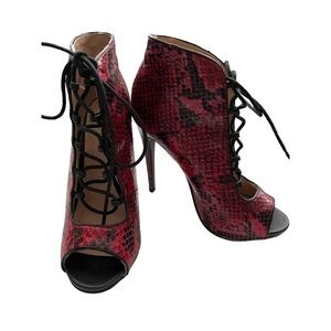 NEW! Zigi Soho “Martyr” Lace Up Peep Toe Ankle Bootie Red Snake Print Size 7
